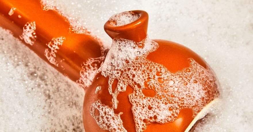 How to Clean a Glass Bong: Ultimate Guide